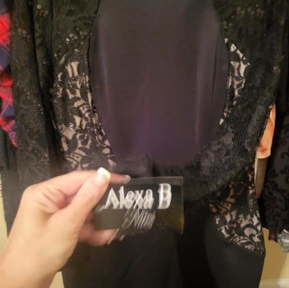 Dress - Picture 2 of 3